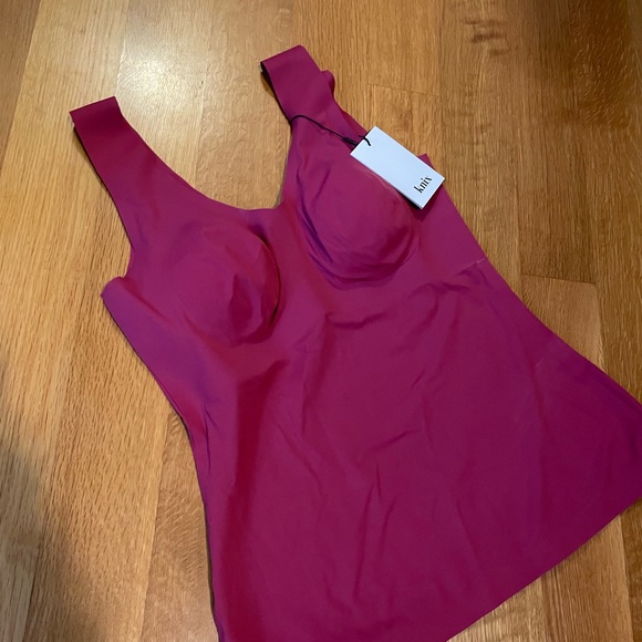 Knix Evolution Tank - Picture 2 of 5